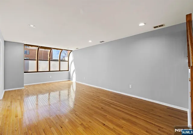Homes for sale in Cliffside Park, NJ | 319 Gorge Rd #6, Cliffside Park, NJ 07010 | MLS# 26011907