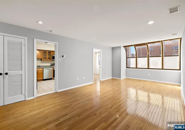 Homes for sale in Cliffside Park, NJ | 319 Gorge Rd #6, Cliffside Park, NJ 07010 | MLS# 26011907