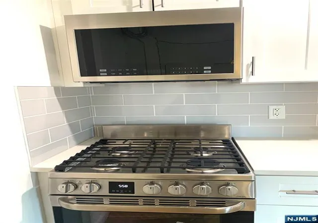 5th image of 501 Linwood Dr, Fort Lee, NJ 07024