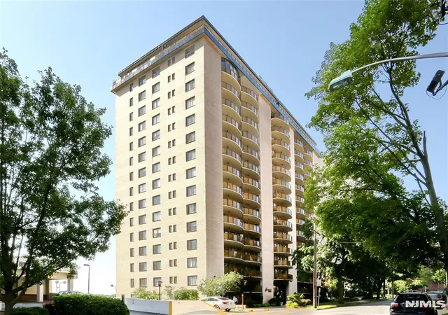Homes for sale in Hackensack, NJ | 150 Overlook Ave, Hackensack, NJ 07601