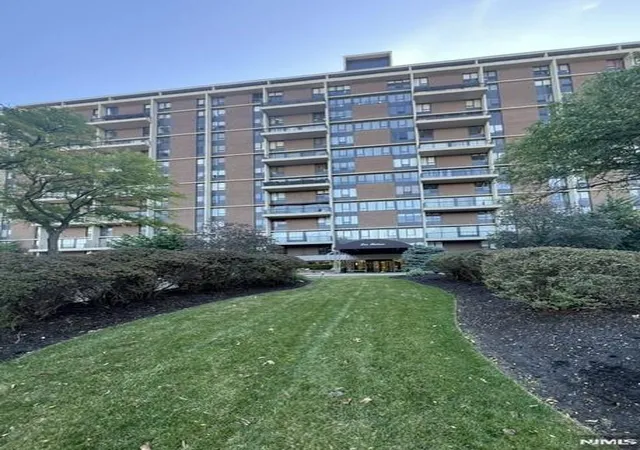 Homes for sale in Fort Lee, NJ | 2 Horizon Rd #1423, Fort Lee, NJ 07024 | MLS# 26012164