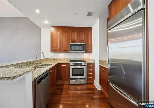 Homes for sale in North Bergen, NJ | 8100 River Rd #209, North Bergen, NJ 07047 | MLS# 26012209