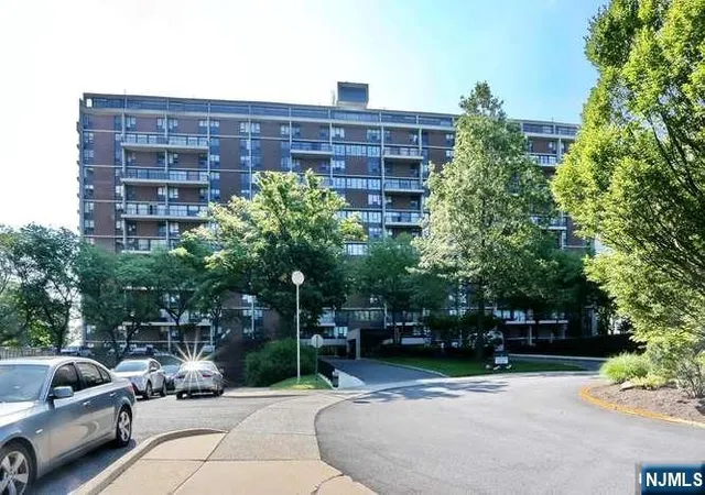 2nd image of 1 Horizon Rd, Fort Lee, NJ 07024