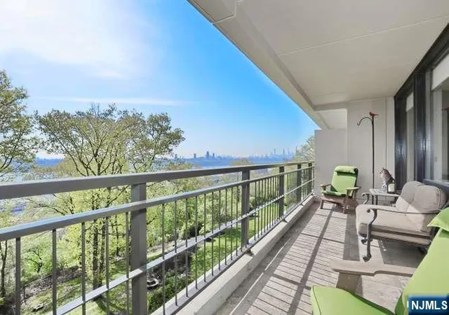3rd image of 1 Horizon Rd, Fort Lee, NJ 07024