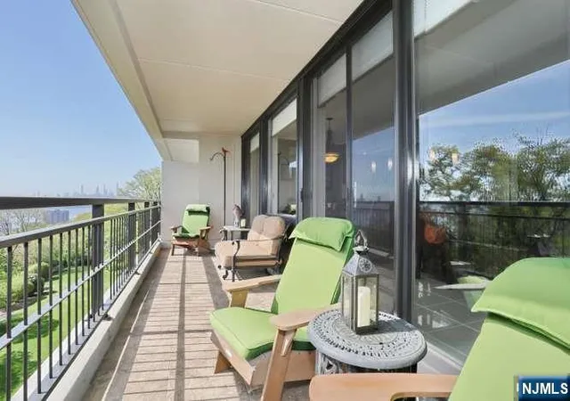 4th image of 1 Horizon Rd, Fort Lee, NJ 07024