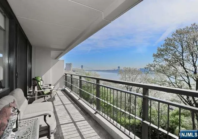 5th image of 1 Horizon Rd, Fort Lee, NJ 07024