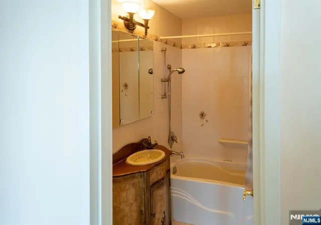 Homes for sale in Fort Lee, NJ | 555 North Ave #20F, Fort Lee, NJ 07024 | MLS# 26012483
