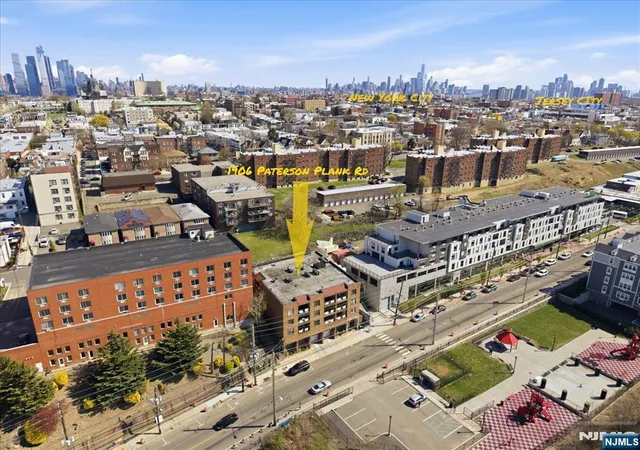 Listing Photo 2 - Condo for sale in building located at 1906 Paterson Plank Rd, Jersey City, NJ 07047 - Unit #2E