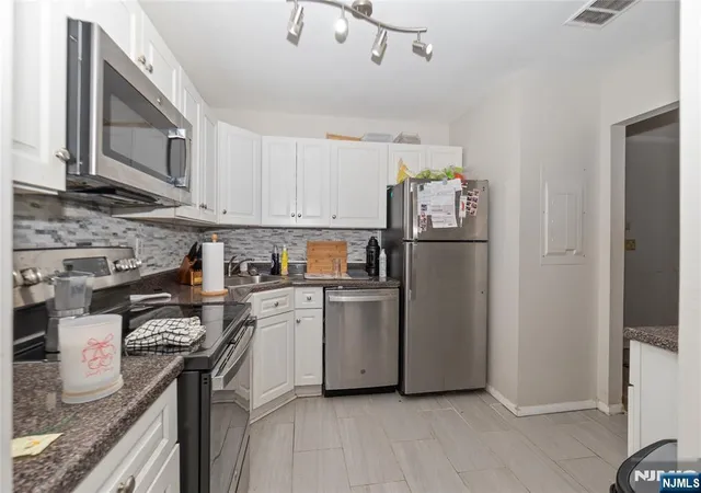 3rd image of 130 Sherwood Ave, Paterson, NJ 07502