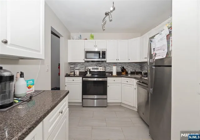4th image of 130 Sherwood Ave, Paterson, NJ 07502
