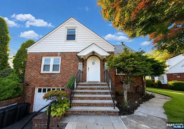 Homes for sale in Hasbrouck Heights, NJ | 165 Oak Grove Ave, Hasbrouck Heights, NJ 07604 | MLS# 26012673