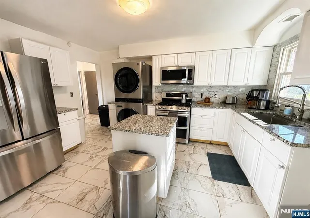 Homes for sale in Hasbrouck Heights, NJ | 165 Oak Grove Ave, Hasbrouck Heights, NJ 07604 | MLS# 26012673