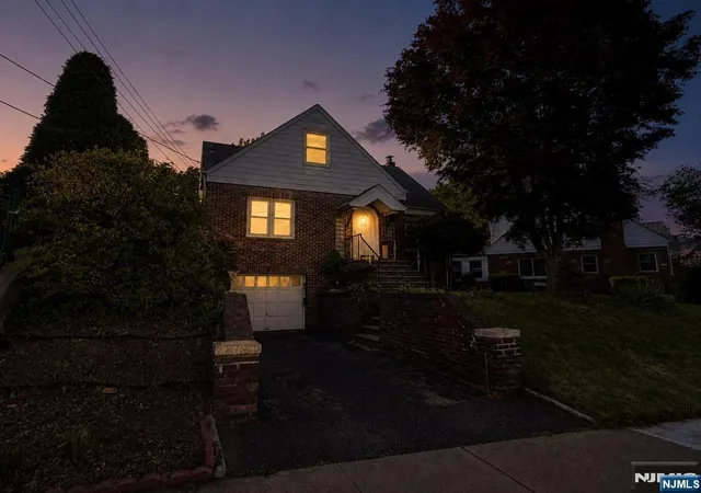 Homes for sale in Hasbrouck Heights, NJ | 165 Oak Grove Ave, Hasbrouck Heights, NJ 07604 | MLS# 26012673