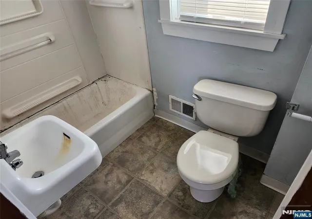 Photo 2 of Sale Pending at 5 Locust St, Wanaque, NJ 07420 | MLS# 26012956 | Listing updated on 2026-08-03