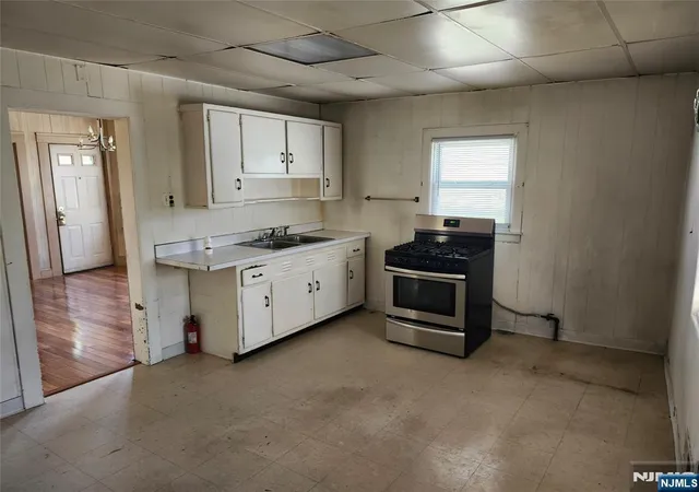 Listing Photo 5 - Condo for sale in building located at 5 Locust St, Wanaque, NJ 07420