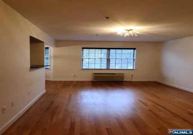 Homes for sale in Teaneck, NJ | 323 Willow St #3M, Teaneck, NJ 07666 | MLS# 26013087
