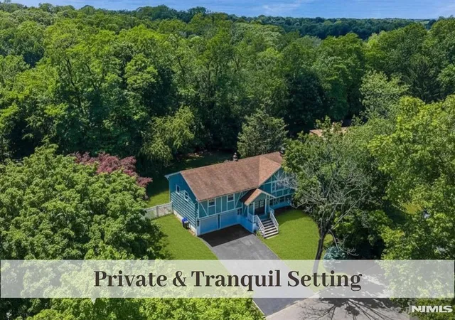 Homes for sale in Ho Ho Kus, NJ | 11 Stone Ridge Ln, Ho Ho Kus, NJ 07423 | MLS# 26013328