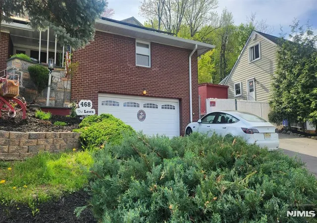 Homes for sale in Ridgefield, NJ | 468 Oak St, Ridgefield, NJ 07657 | MLS# 26013507