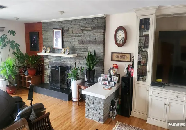 Homes for sale in Ridgefield, NJ | 468 Oak St, Ridgefield, NJ 07657 | MLS# 26013507