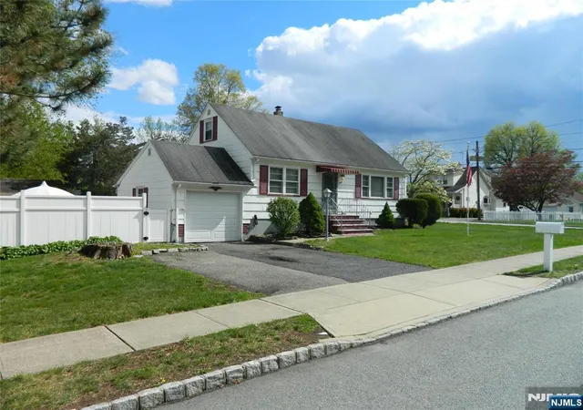 Photo 2 of Single family home for sale at 20 Saint Charles Ave, Caldwell, NJ 07006 | MLS# 26013673 | Listing updated on 2026-08-19