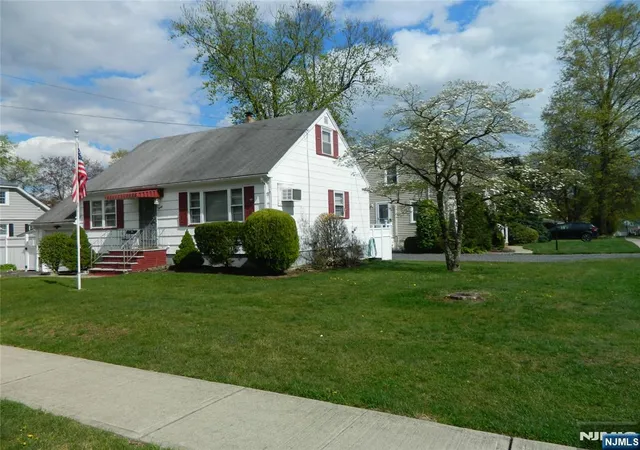 Photo 3 of Single family home for sale at 20 Saint Charles Ave, Caldwell, NJ 07006 | MLS# 26013673 | Listing updated on 2026-08-19