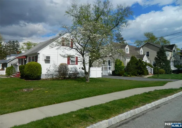 Photo 3 of Single family home for sale at 20 Saint Charles Ave, Caldwell, NJ 07006 | MLS# 26013673 | Listing updated on 2026-08-19