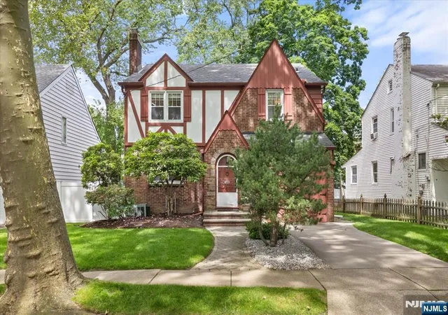 Homes for sale in Teaneck, NJ | 988 Richard Ct, Teaneck, NJ 07666 | MLS# 26013724