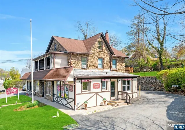 Listing Photo 4 - Condo for sale in building located at 330 Broadway, Hillsdale, NJ 07104