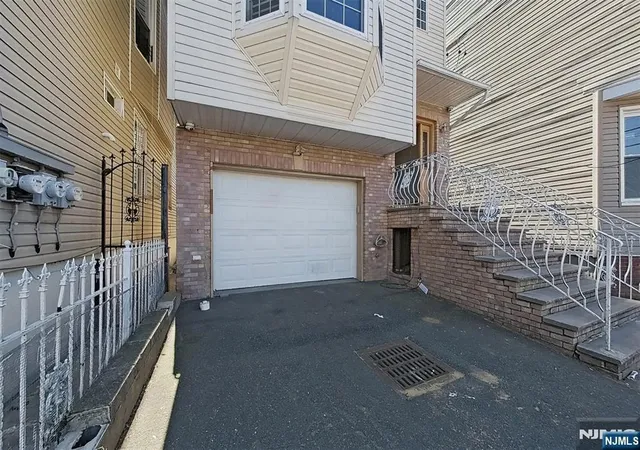 Listing Photo 4 - Condo for sale in building located at 78 Beverly St, Newark, NJ 07108