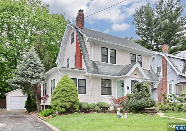 Photo 2 of Sale Pending at 131 Highwood Ave, Leonia, NJ 07605 | MLS# 26014140 | Listing updated on 2026-05-05