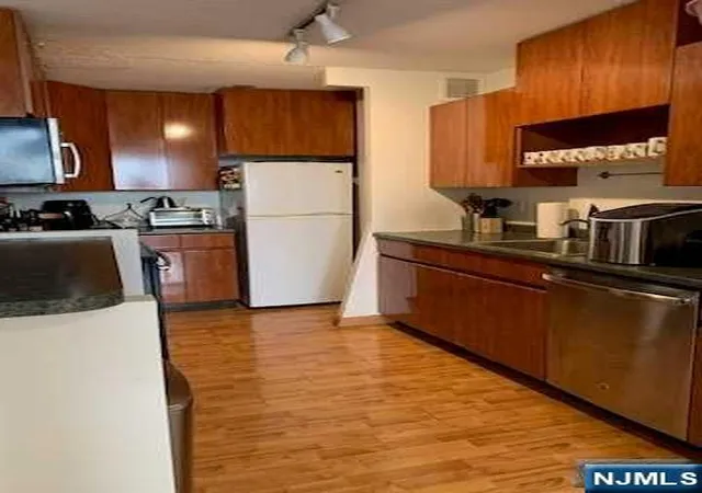 Homes for sale in Cliffside Park, NJ | 770 Anderson Ave #10B, Cliffside Park, NJ 07010 | MLS# 26014189