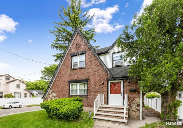 Homes for sale in Teaneck, NJ | 384 Woods Rd, Teaneck, NJ 07666 | MLS# 26014254
