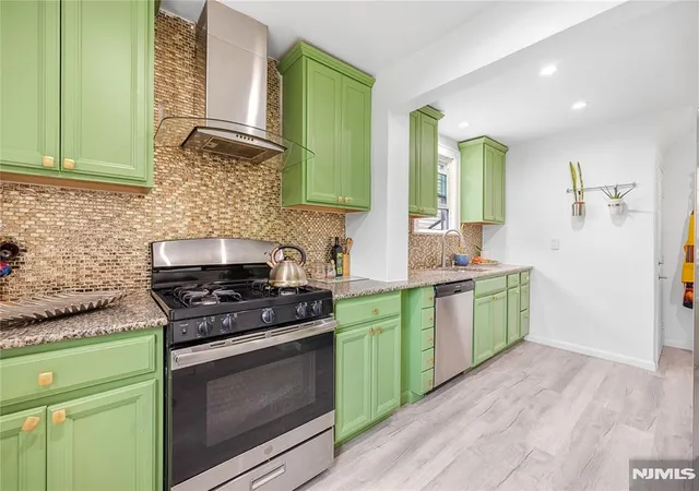 Homes for sale in Teaneck, NJ | 384 Woods Rd, Teaneck, NJ 07666 | MLS# 26014254
