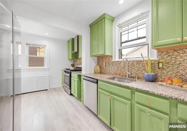Homes for sale in Teaneck, NJ | 384 Woods Rd, Teaneck, NJ 07666 | MLS# 26014254