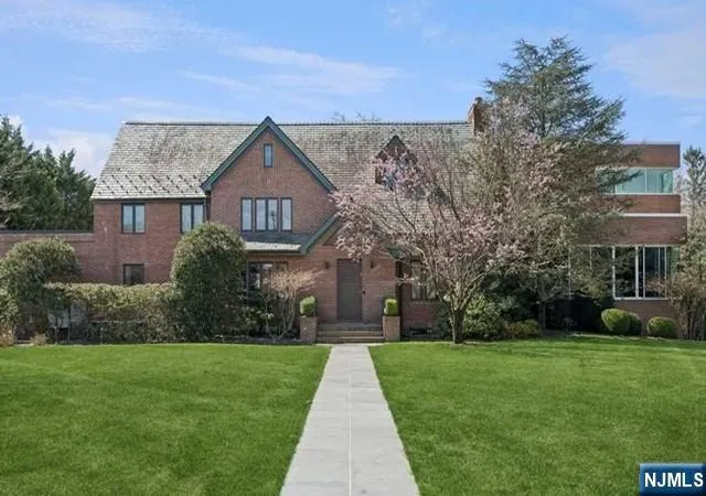 Photo 1 of Single family home for sale at 532 Winthrop Rd, Teaneck, NJ 07666 | MLS# 26014374 | Listing updated on 2026-05-14