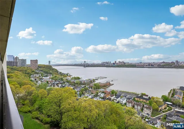 2nd image of 1 Horizon Rd, Fort Lee, NJ 07024
