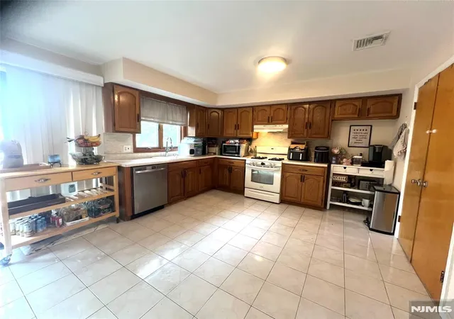 Homes for sale in Cliffside Park, NJ | 414 Lafayette Ave #C000B, Cliffside Park, NJ 07010 | MLS# 26014626