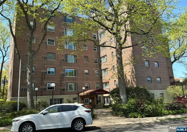 Photo 3 of Condo for sale at 2345 Linwood #4H, Fort Lee, NJ 07024 | MLS# 26014670 | Listing updated on 2026-09-07