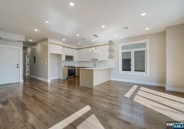 4th image of 31 Grace St, Jersey City, NJ 07003