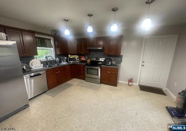 4th image of 42 Riverlawn Dr, Wayne, NJ 07470 | MLS# 26014982