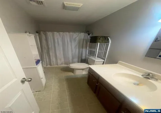 5th image of 42 Riverlawn Dr, Wayne, NJ 07470 | MLS# 26014982