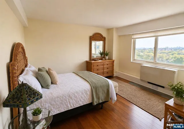 3rd image of 377 S Harrison St, East Orange City, NJ 07018