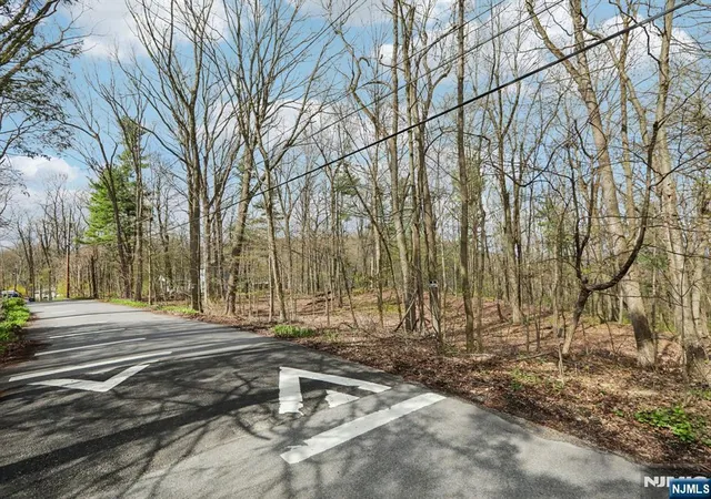 Homes for sale in Vernon, NJ | 11 Alamoosook Rd, Vernon, NJ 07422 | MLS# 26015044