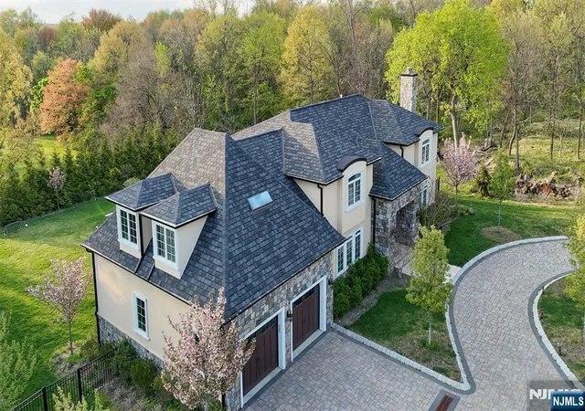 3rd image of 281 Beaufort Ave, Livingston, NJ 07039 | MLS# 26015068