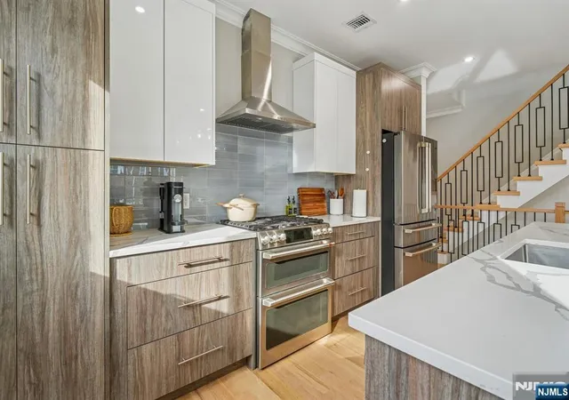 Photo 3 of Townhouse for sale at 305 8th St #2, Fairview, NJ 07022 | MLS# 26015120 | Listing updated on 2026-09-13