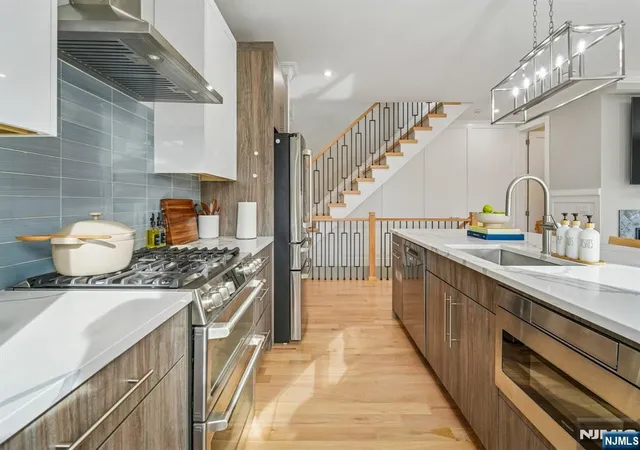 Listing Photo 4 - Condo for sale in building located at 305 8Th St, Fairview, NJ 07022 - Unit #2