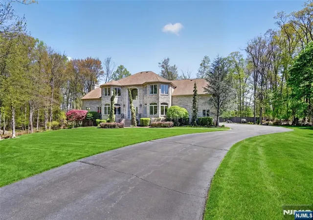 Homes for sale in Mahwah, NJ | 9 Heller Ct, Mahwah, NJ 07430 | MLS# 26015188
