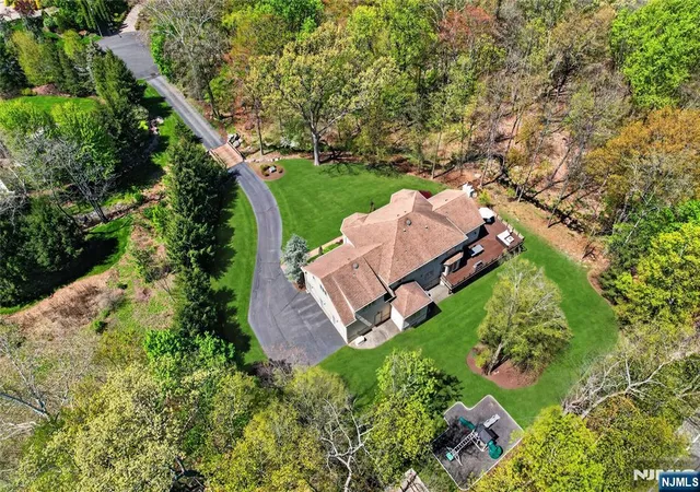 Homes for sale in Mahwah, NJ | 9 Heller Ct, Mahwah, NJ 07430 | MLS# 26015188