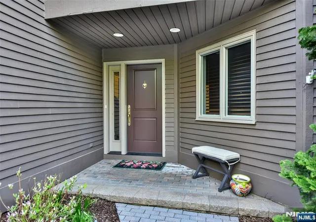 3rd image of 30 Bayard Ln, Mahwah, NJ 07430 | MLS# 26015301