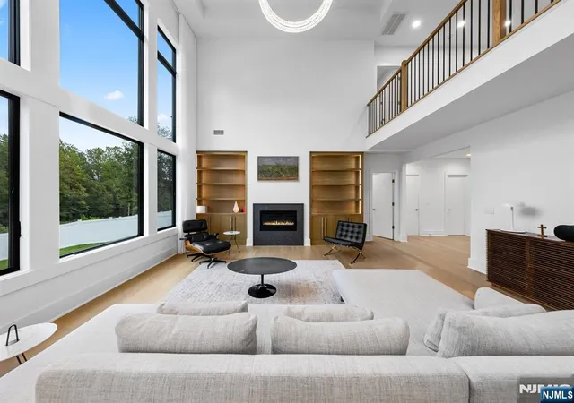 2nd image of 4 Wedgehill Ln, Montvale, NJ 07645 | MLS# 26015309